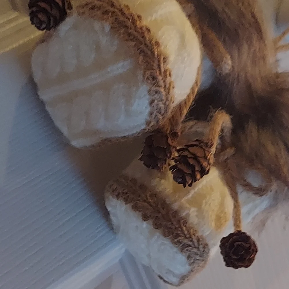 Wooly Fur Winter Boots Ornament Bag Charm - 2021 REALISTIC LOOK & FEEL BNWT